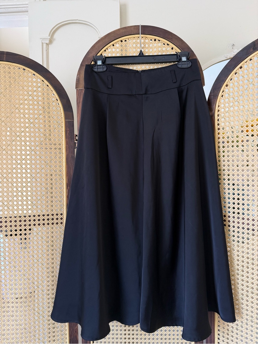 Commense Classic Black A-Line Midi Skirt - Brand Unspecified